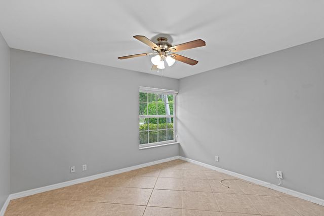 925 FOXPOINTE Circle, Delray Beach, FL 33445