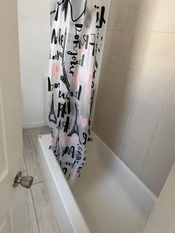 190 Beach 27th Street, Far Rockaway, NY 11691