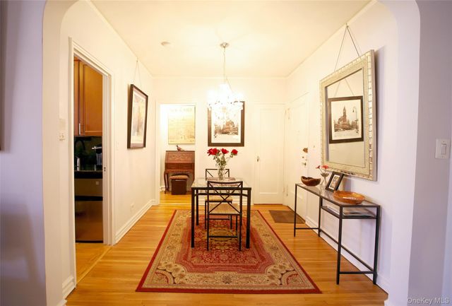 118-11 84th Avenue 503, Kew Gardens, NY 11415