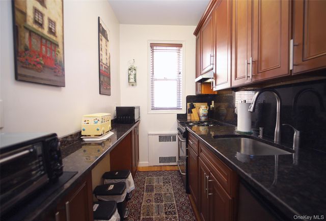 118-11 84th Avenue 503, Kew Gardens, NY 11415