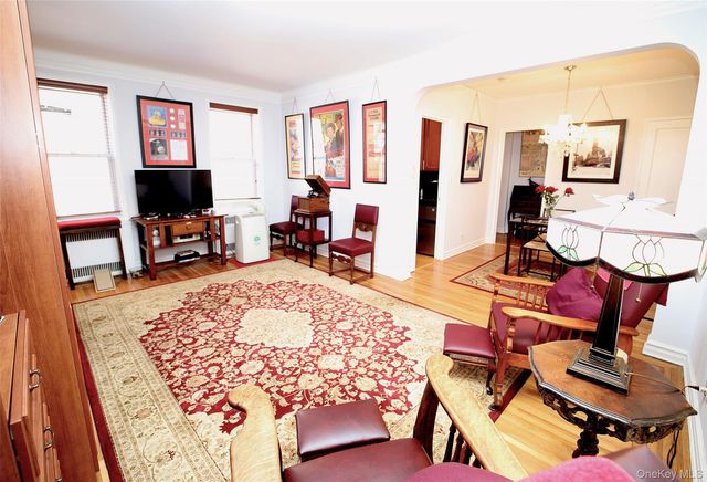 118-11 84th Avenue 503, Kew Gardens, NY 11415