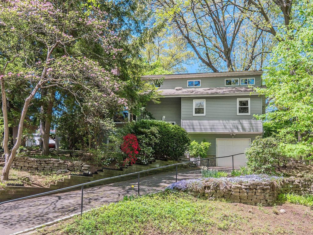 28 Pepperday Avenue, Port Washington, NY 11050
