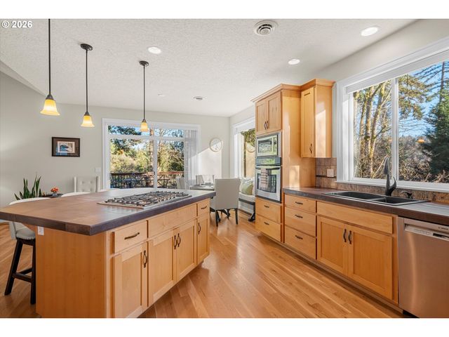 3544 Se DEER CREEK Way, Gresham, OR 97080