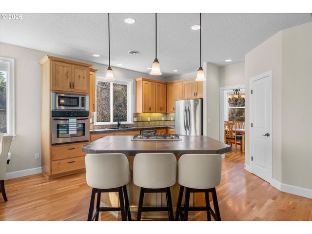 3544 Se DEER CREEK Way, Gresham, OR 97080
