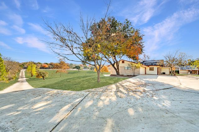 2044 Medina Hwy, Kerrville, TX 78028