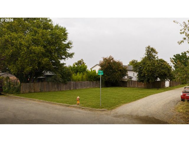 804 Ne 93RD Ave, Portland, OR 97220