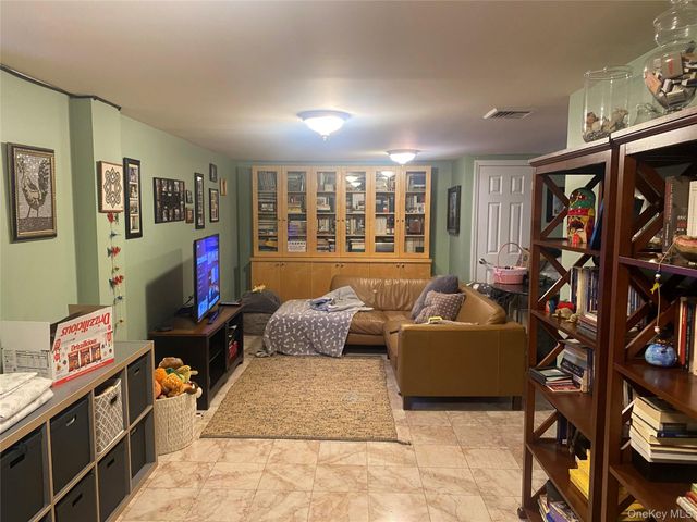 6139 184th Street, Fresh Meadows, NY 11365