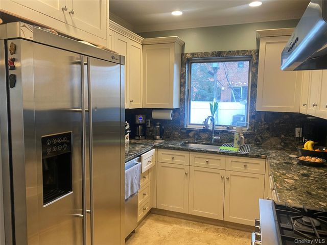 6139 184th Street, Fresh Meadows, NY 11365