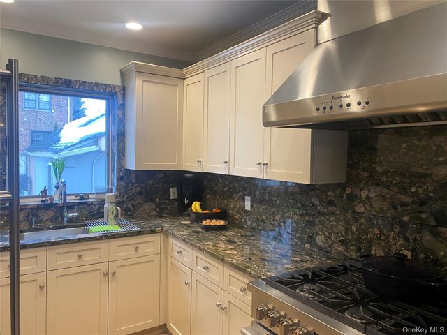 6139 184th Street, Fresh Meadows, NY 11365