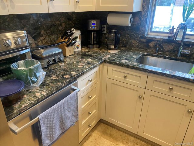 6139 184th Street, Fresh Meadows, NY 11365