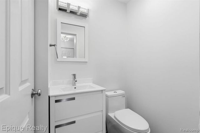 535 W Marshall Street, Fenton, MI 48220