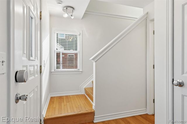 535 W Marshall Street, Fenton, MI 48220