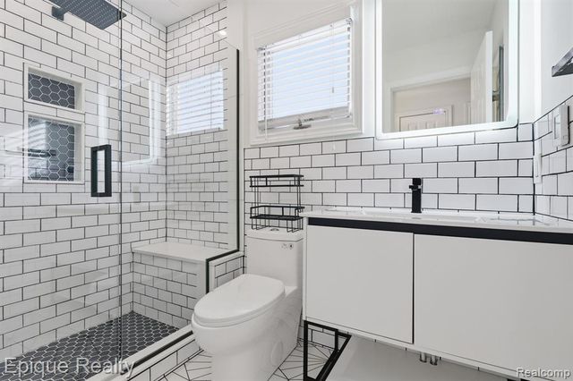 535 W Marshall Street, Fenton, MI 48220