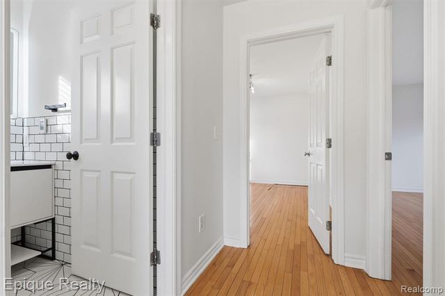 535 W Marshall Street, Fenton, MI 48220