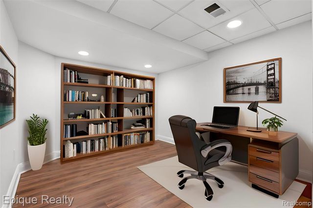 535 W Marshall Street, Fenton, MI 48220