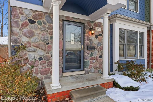 535 W Marshall Street, Fenton, MI 48220