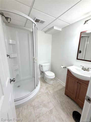 535 W Marshall Street, Fenton, MI 48220