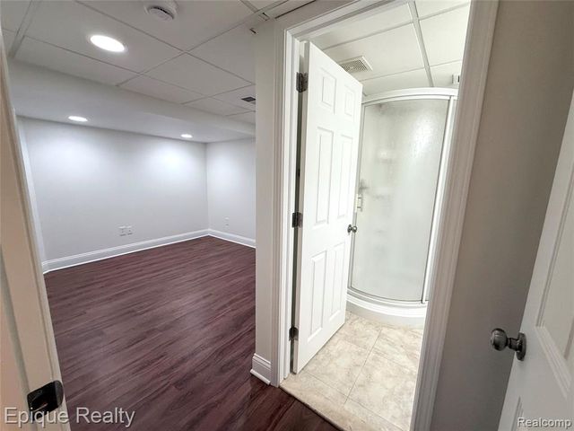 535 W Marshall Street, Fenton, MI 48220