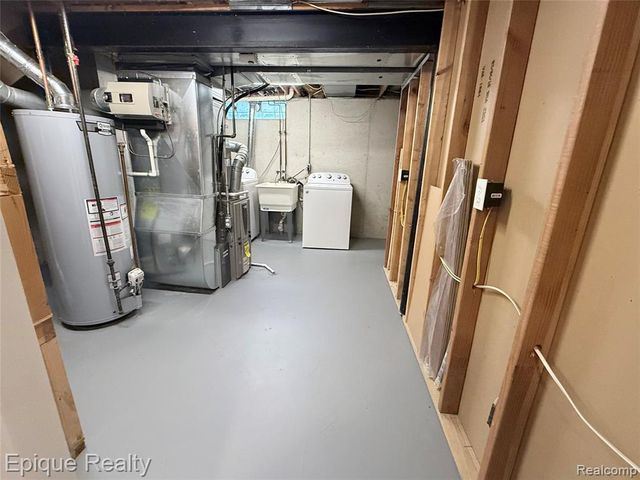 535 W Marshall Street, Fenton, MI 48220