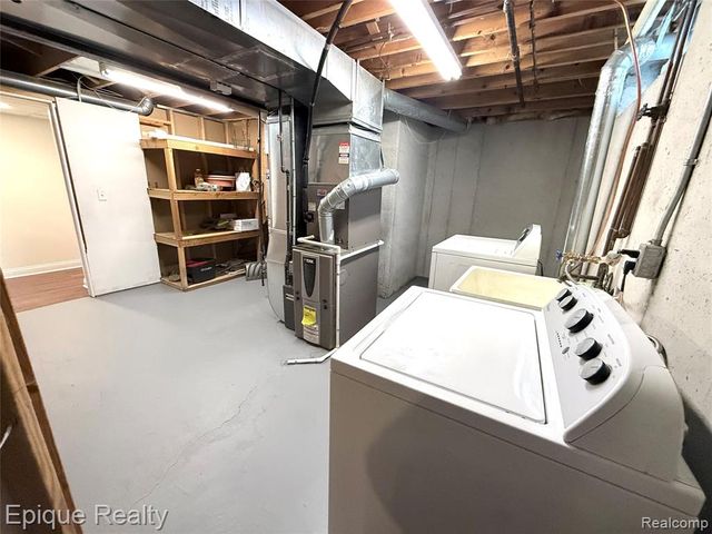 535 W Marshall Street, Fenton, MI 48220