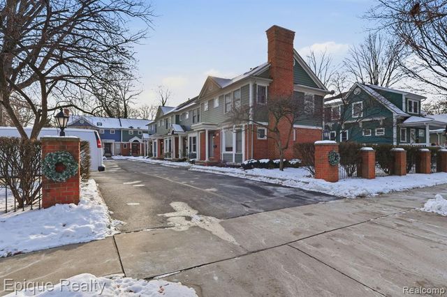 535 W Marshall Street, Fenton, MI 48220