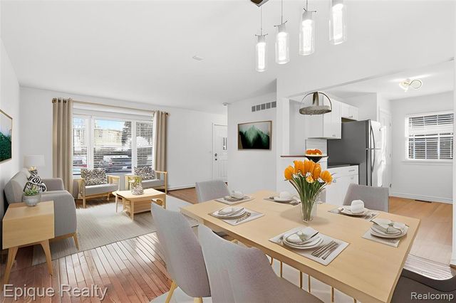 535 W Marshall Street, Fenton, MI 48220