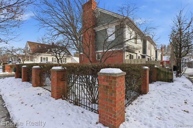 535 W Marshall Street, Fenton, MI 48220