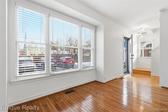 535 W Marshall Street, Fenton, MI 48220