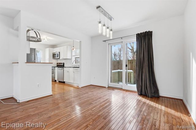 535 W Marshall Street, Fenton, MI 48220