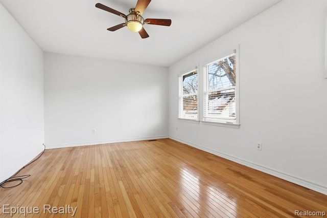 535 W Marshall Street, Fenton, MI 48220