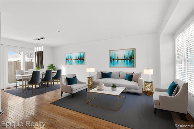 535 W Marshall Street, Fenton, MI 48220