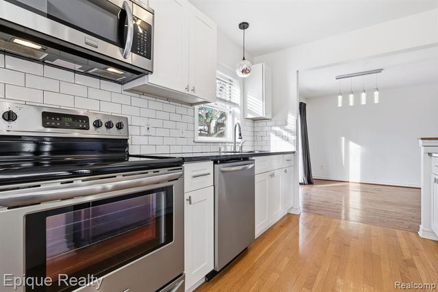 535 W Marshall Street, Fenton, MI 48220