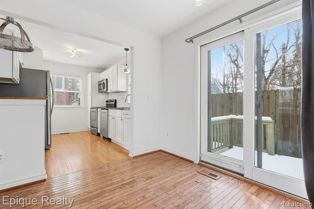 535 W Marshall Street, Fenton, MI 48220