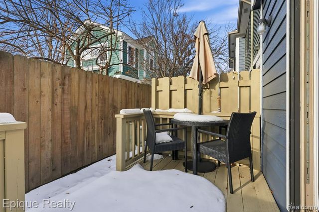 535 W Marshall Street, Fenton, MI 48220