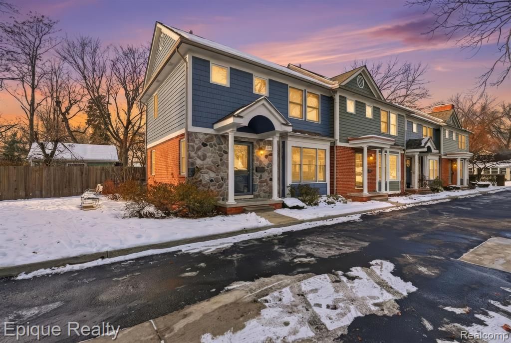 535 W Marshall Street, Fenton, MI 48220