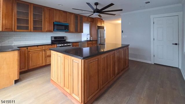 830 E Curtis St, Linden City, NJ 07036