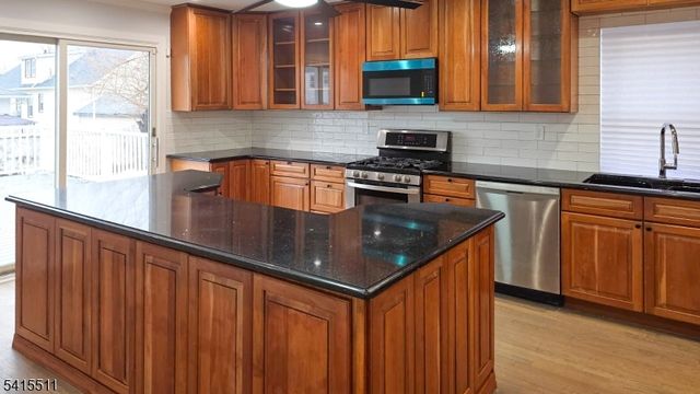 830 E Curtis St, Linden City, NJ 07036