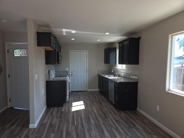 1732 S Sierra Vista, Fresno, CA 93702