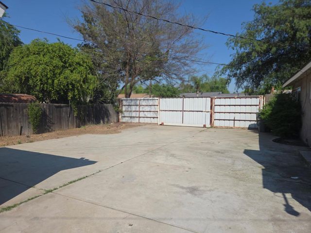 1732 S Sierra Vista, Fresno, CA 93702