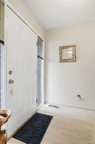 45530 Meadows Square, Macomb, MI 48044