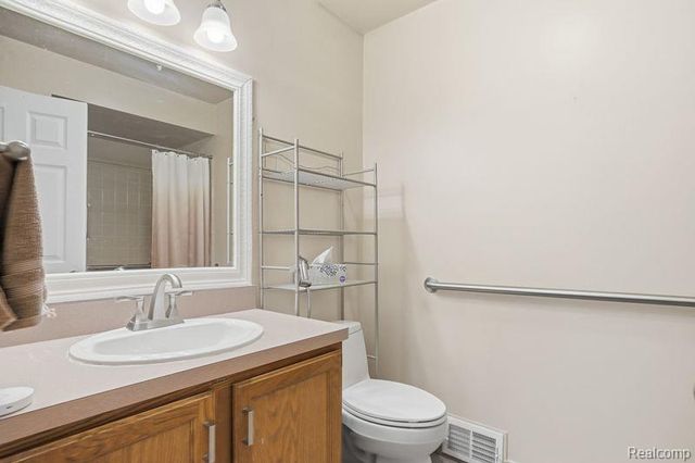 45530 Meadows Square, Macomb, MI 48044