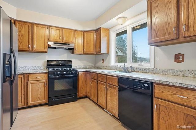 45530 Meadows Square, Macomb, MI 48044