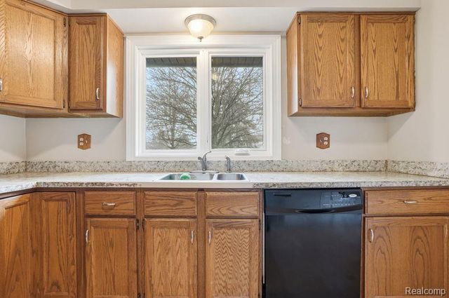 45530 Meadows Square, Macomb, MI 48044