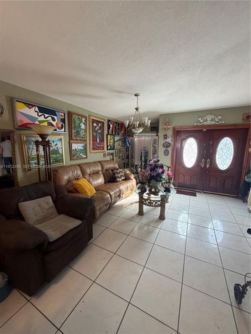 9069 NW 121st Ter 81, Hialeah Gardens, FL 33018