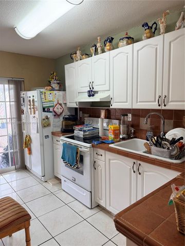 9069 NW 121st Ter 81, Hialeah Gardens, FL 33018