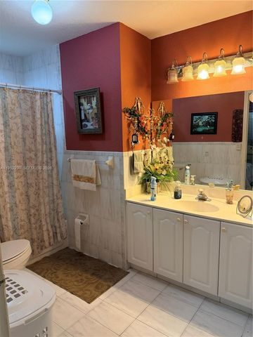 9069 NW 121st Ter 81, Hialeah Gardens, FL 33018