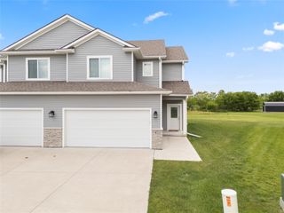 832 Kinney Circle NE, Bondurant, IA 50035