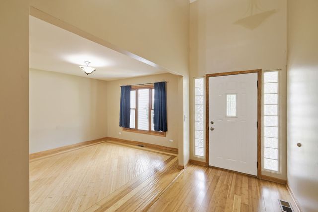 2805 Breckenridge Circle, Aurora, IL 60504