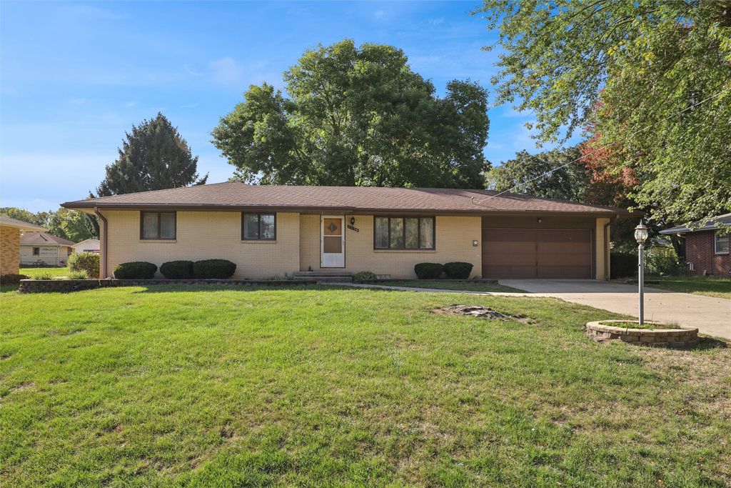 6750 NW 8th Court, Des Moines, IA 50313