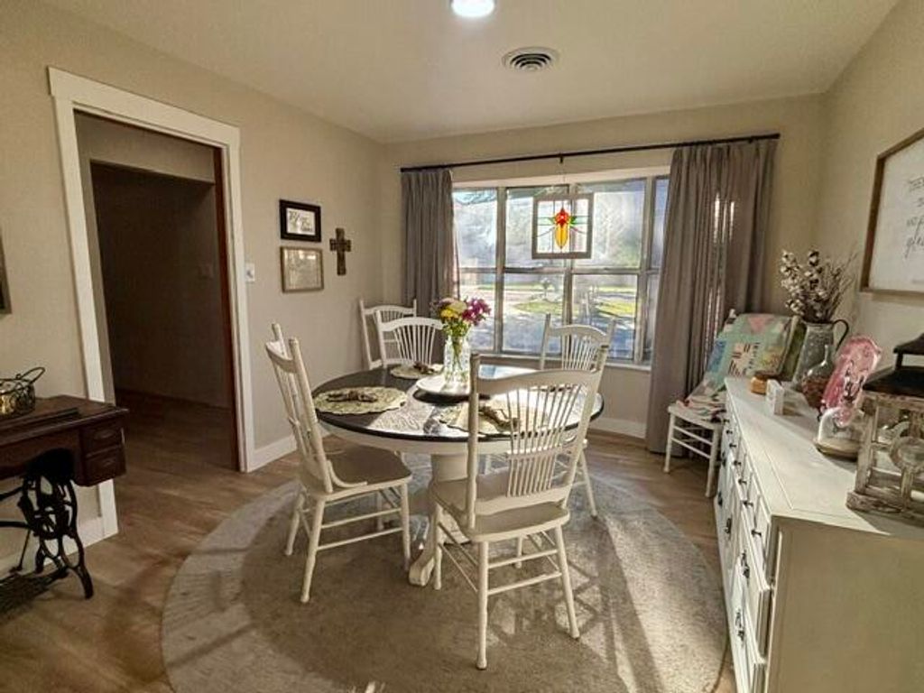 Image 12 of property listing at 103 Sargent Avenue, Ballinger, TX 76821